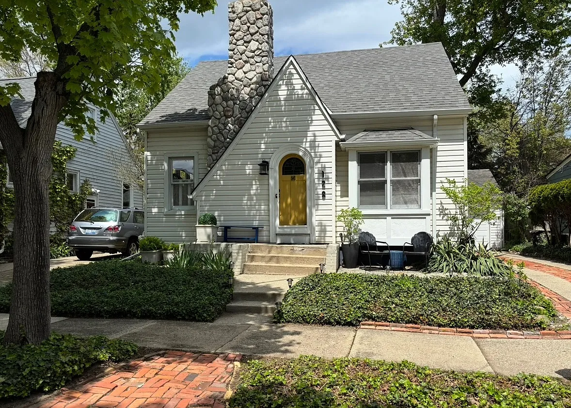 2 bed, 1.5 bath, 1200 sqft, $3,850 — Photo 1