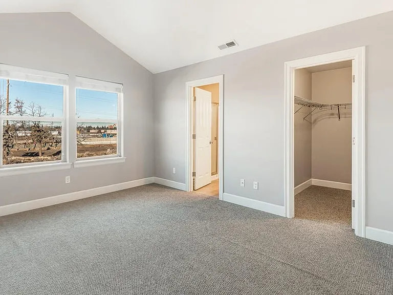 63135 NE Beaufort Ct — Photo 21