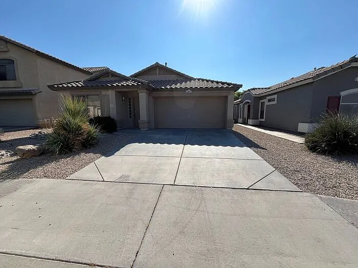 3 bed, 1.5 bath, 1545 sqft, $1,725 — Photo 1