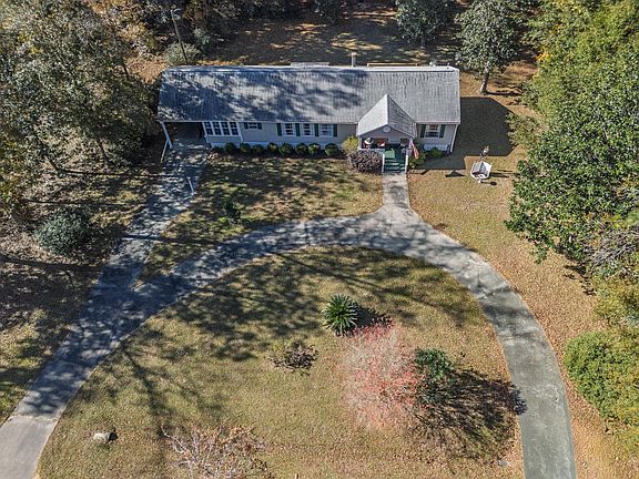 4th image of 875 Crawford Dr