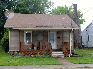 106 10th St, Charleston, IL 61920