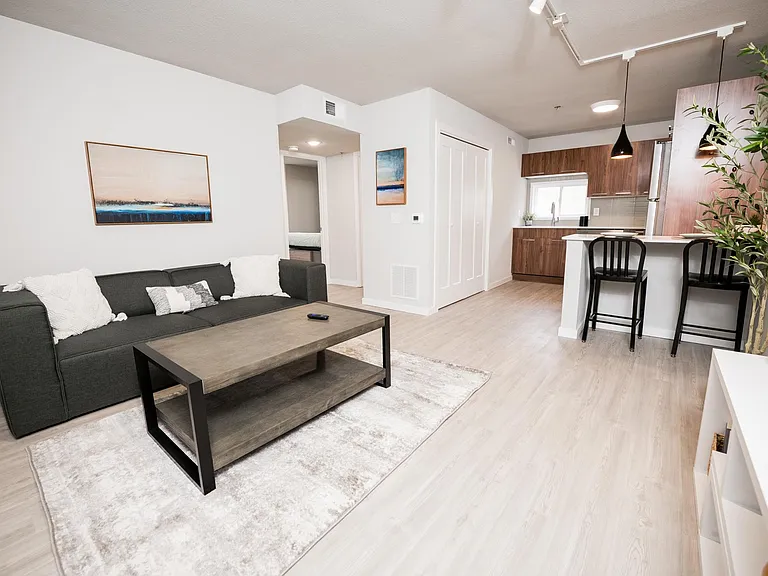908 W Stoughton St — Photo 4