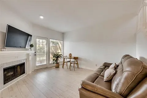 2402 Northlake Ct — Photo 6