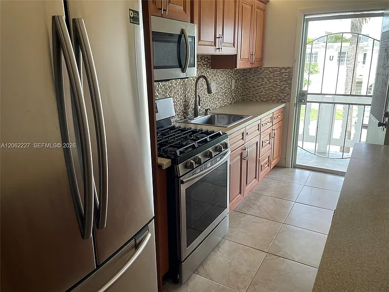 20120 NE 2nd Ave #W28 — Photo 9
