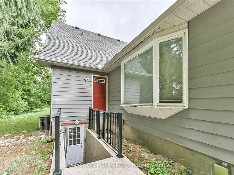 13918 Leslie St E — Photo 36