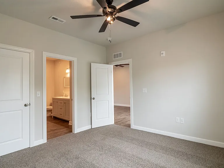 West Village Villas and Apartments — Photo 11