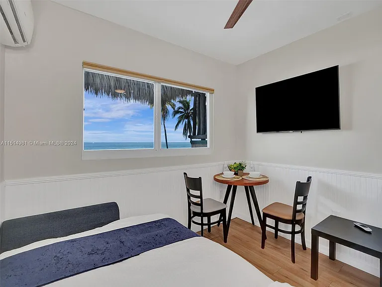 900 N Surf Rd #2 — Photo 33