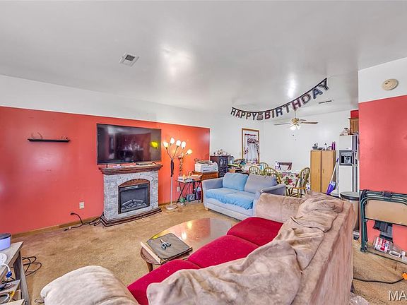 3rd image of 415 Walnut St