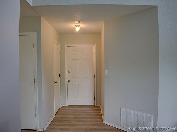 3rd image of 1302 E 140th Pl