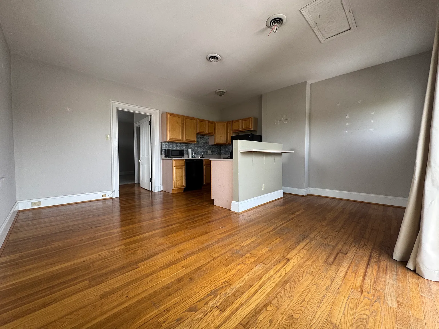 960 Pavilion St — Photo 2