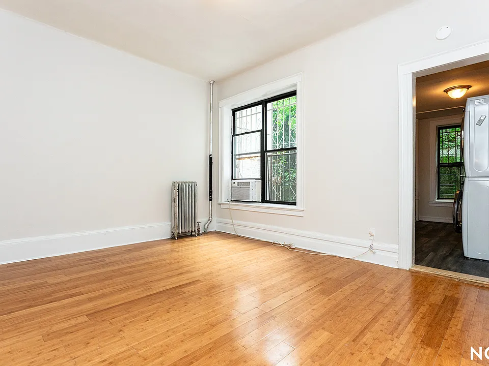 380 Saint Johns Pl #1L
