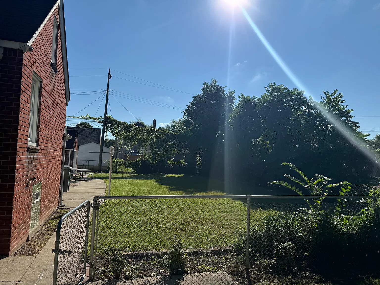 3 bed, 1700 sqft, $2,300 — Photo 3