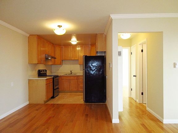 5th image of 425 39th Ave APT 2