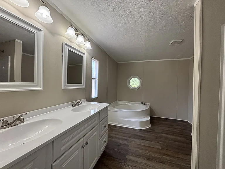 3371 Greensboro Rd — Photo 10