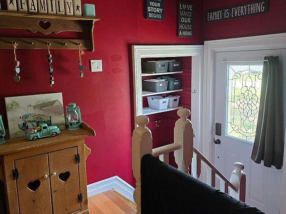 3rd image of 33 Maple Grove Rd