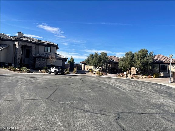 4th image of 220 Saint Elmo Cir