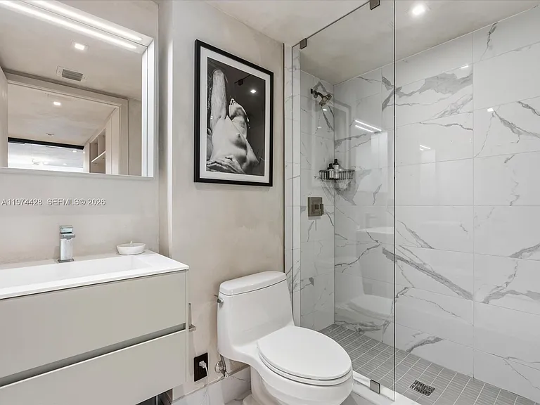 9521 E Bay Harbor Dr #705 — Photo 25
