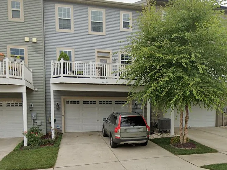 read entry garage with deck