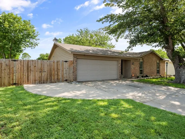 518 Barkridge Trl, Burleson, TX 76028