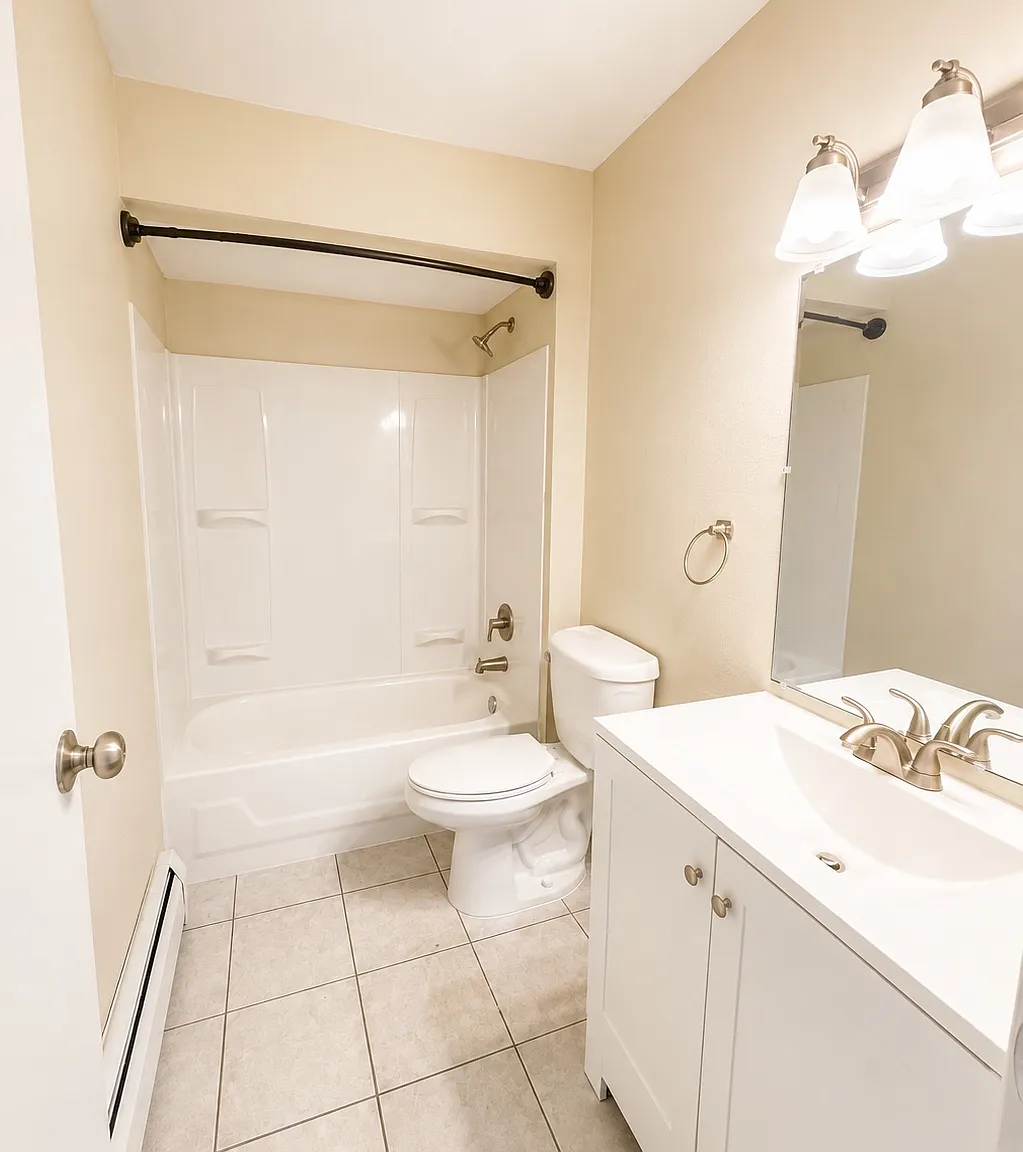 4628 Washington Square Dr — Photo 3