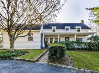 60 Bayville Rd, Locust Valley, NY 11560