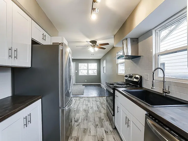 1517 Elmore Ave — Photo 3