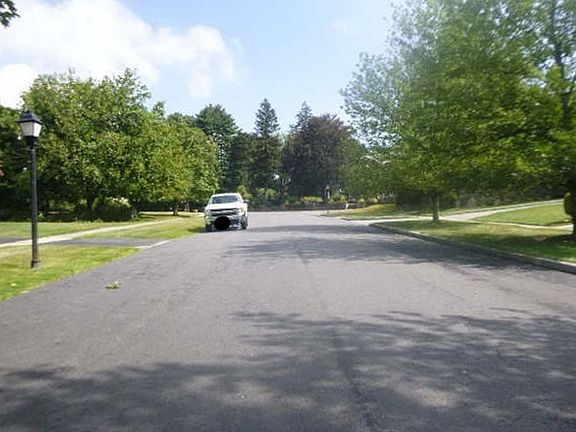 Exterior Neighborhood (street photo)