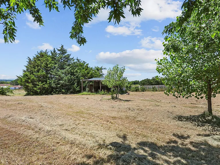 12869 FM 1385 — Photo 35