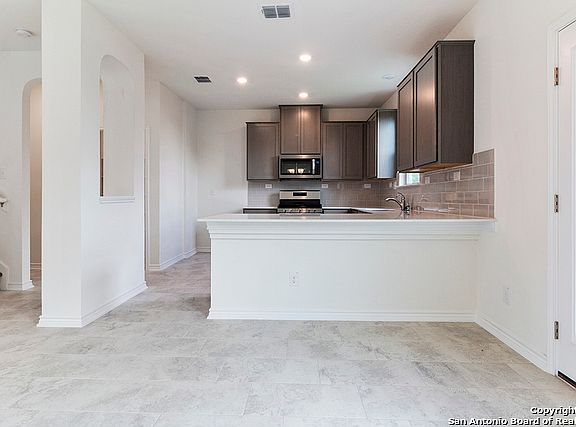 4th image of 4809 Park Gln