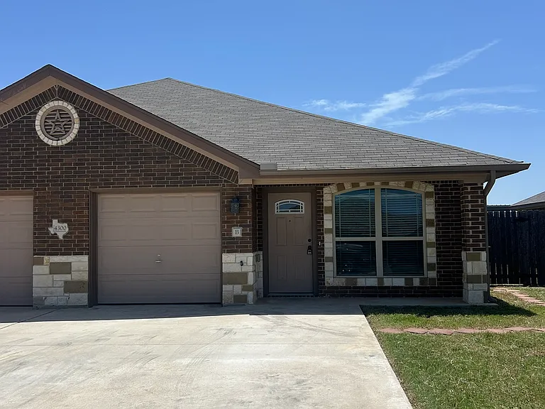 4300 Hunters Place Dr #B — Photo 1
