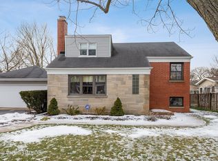 936 Echo Ln, Glenview, IL 60025