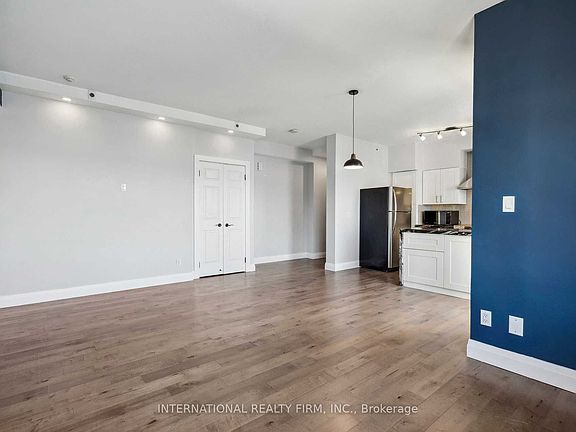 4th image of 32 Stadium Rd #389