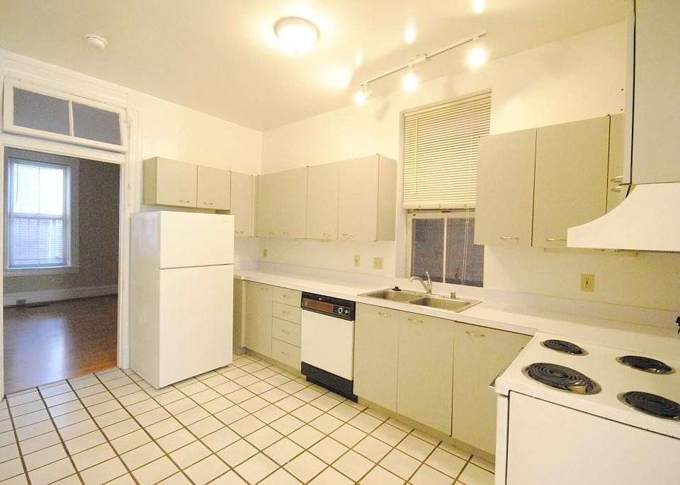 1st image of 923 Geyer Ave