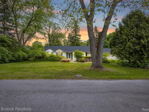 6485 Thurber Rd, Bloomfield Hills, MI 48301