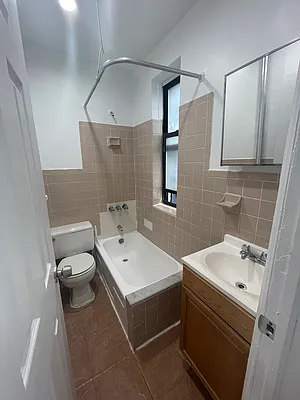 Rented by NYC LUXURY APT RENTALS CO LLC | media 19