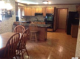 11 Foreston Cir, Manorville, NY 11949