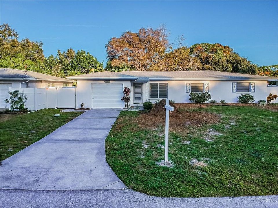 1st image of 2133 Poinciana Dr