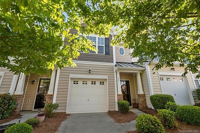 1st image of 627 Hicklin Dr