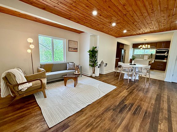 3rd image of 1038 Davis Rd