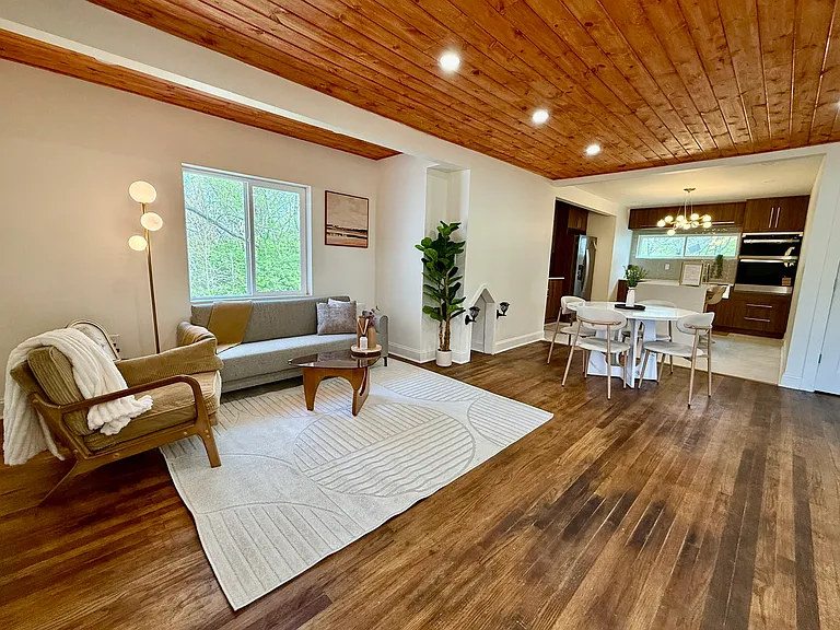 1038 Davis Rd — Photo 3