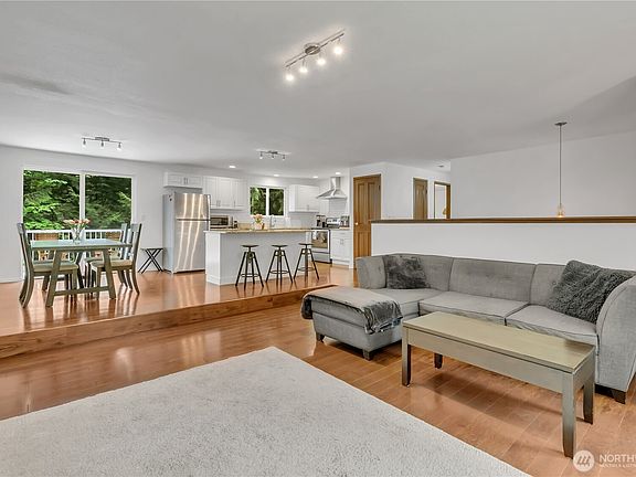 4th image of 17536 201st Avenue NE