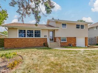 203 N Hazelton Ave, Wheaton, IL 60187