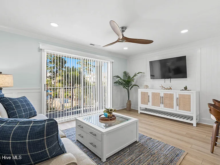 330 S Middleton Dr NW #306 — Photo 5