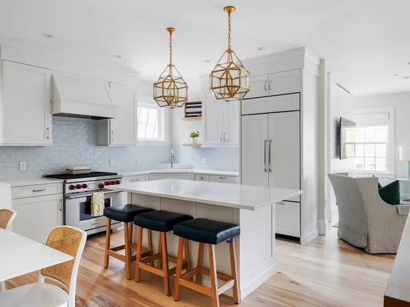 6 Station St #3, Hingham, MA 02043