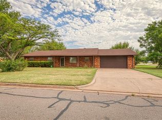 103 Willow St, Elk City, OK 73644