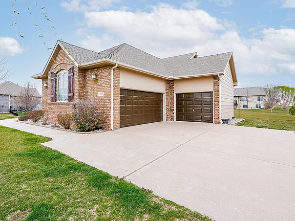 3rd image of 300 Sienna Dr