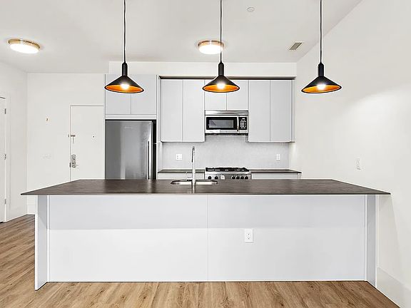 3rd image of 391 Palisade Ave #501