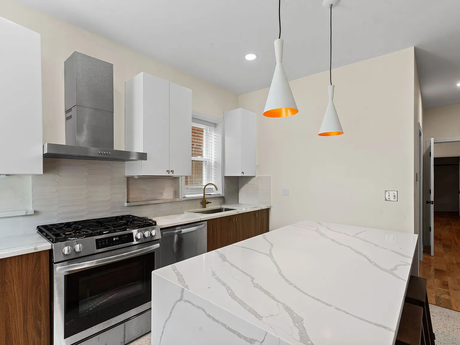 3 bed, 1800 sqft, $3,295 — Photo 1