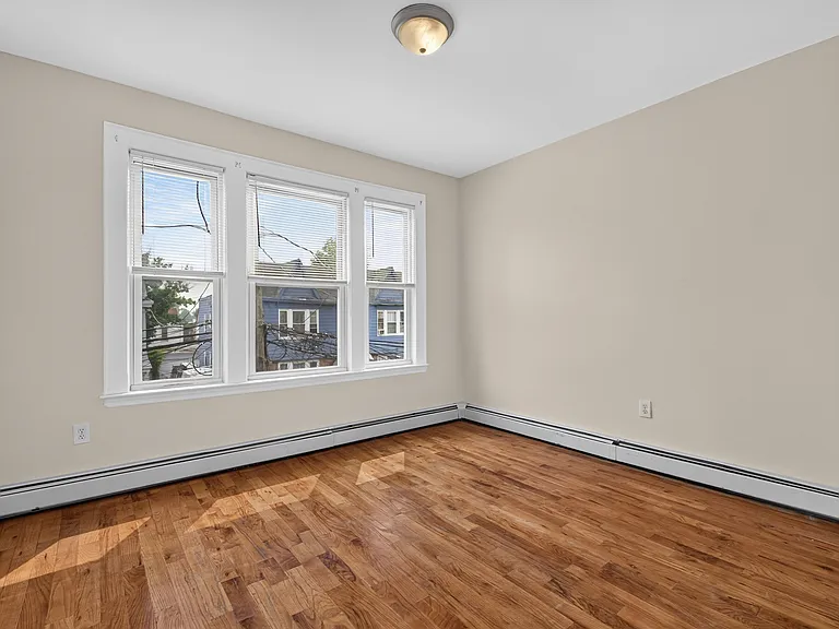 21 Robert Pl #2R — Photo 12