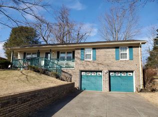 1547 Redbud Cir, Radcliff, KY 40160